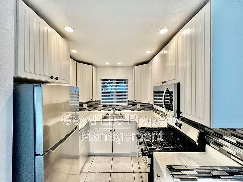 1st image of 3929 33rd St