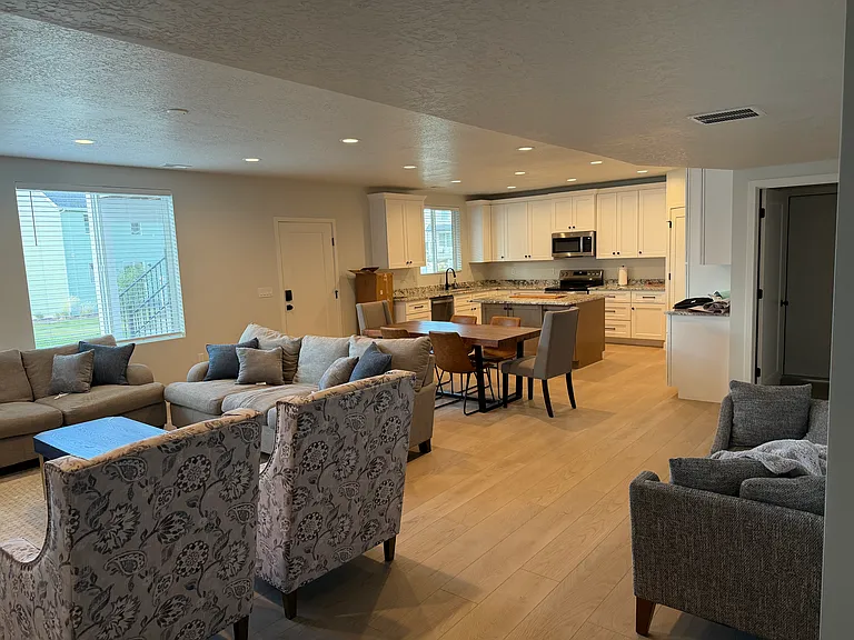 1014 W Netleaf St #B — Photo 18
