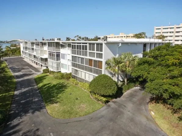 50 Harbor View Ln APT 17, Belleair Bluffs, FL 33770