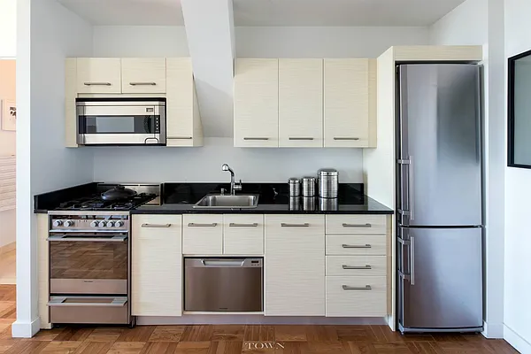 Rented by Town Residential | media 9
