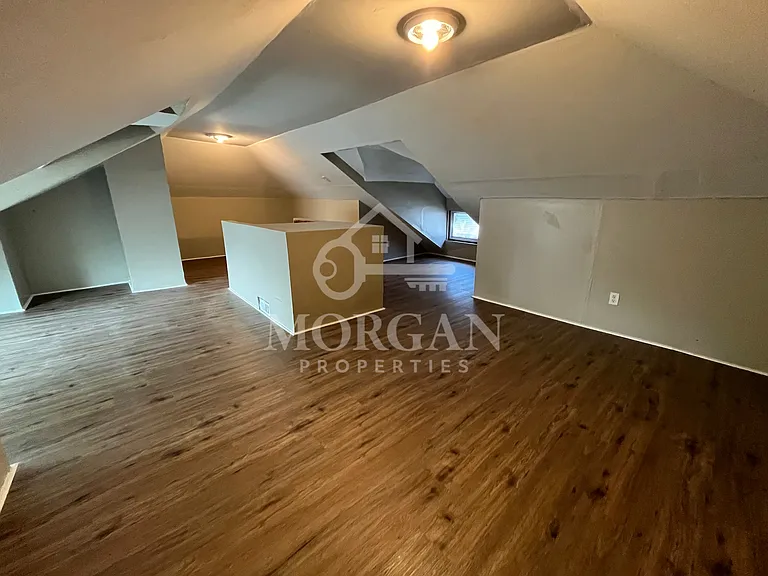 1114 W 6th St — Photo 8