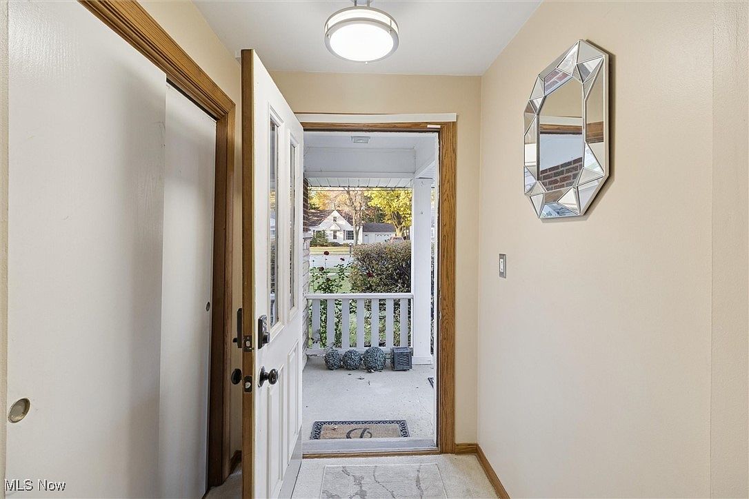 Listing photo 5 for 25918 Highland Rd