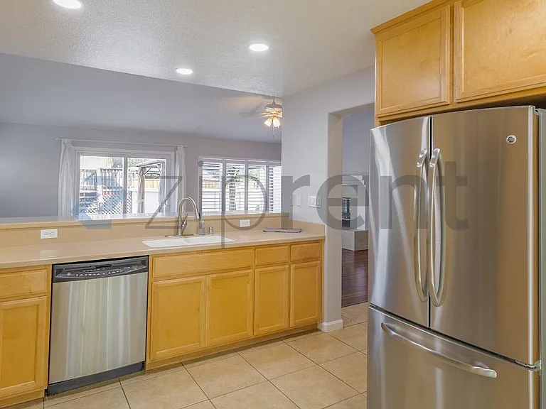 1465 Valley Glen Dr — Photo 4
