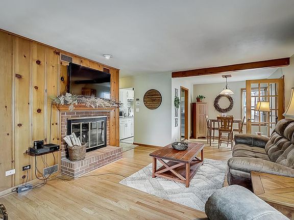 5th image of 4905 W Montrose Ave