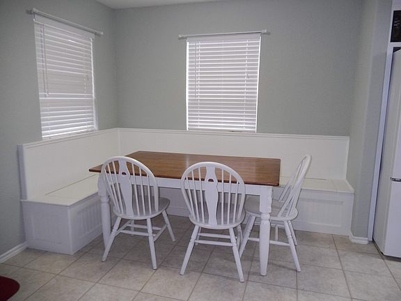 Built-in dinette w/storage