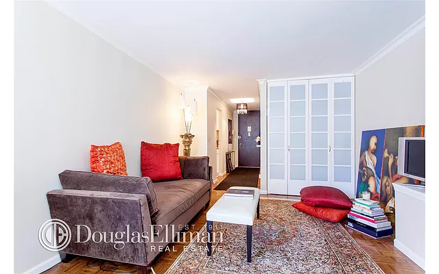 Sold by Douglas Elliman | media 21