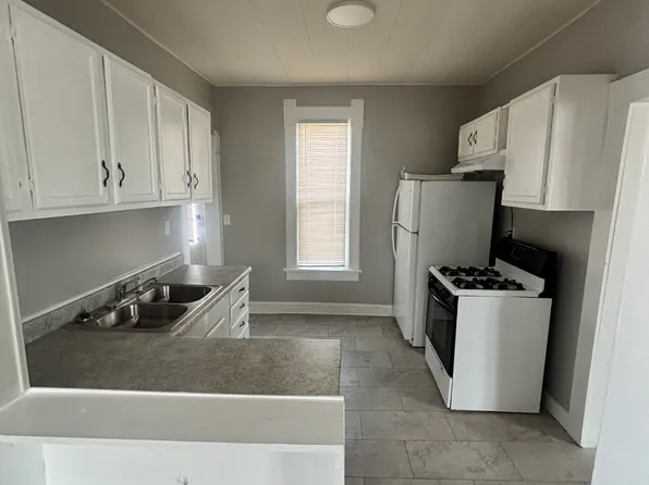 2004 Latham St #5, Rockford, IL 61103