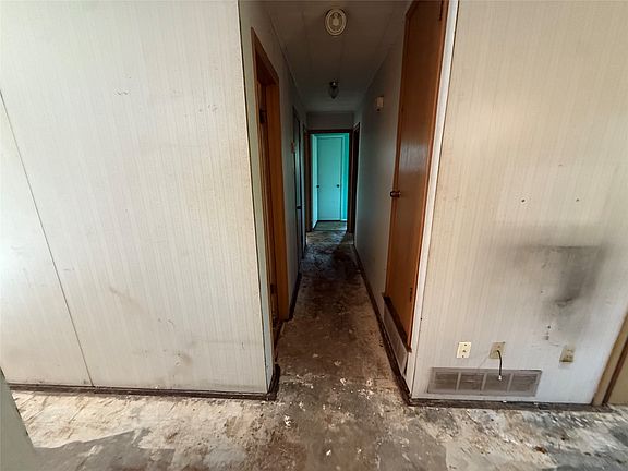 5th image of 737 Blueberry Ln