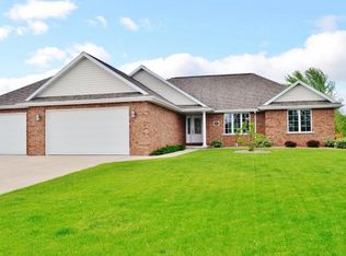 251 Fairway Dr, Luxemburg, WI 54217