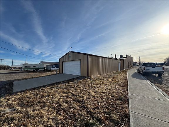 3rd image of 25 Main St W