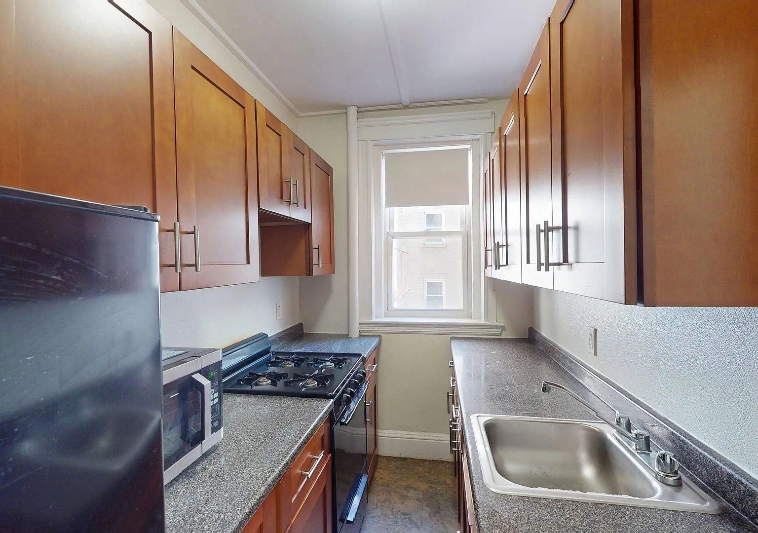 Nicely renovated studio in the heart of Fenway! — Photo 2