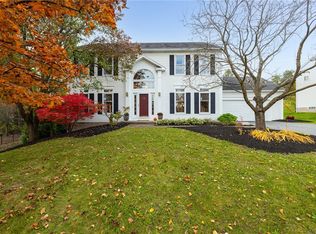 138 Broadmoor Trl, Fairport, NY 14450