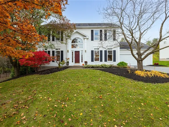 138 Broadmoor Trl, Fairport, NY 14450