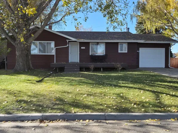 1209 5th Ave, Devils Lake, ND 58301