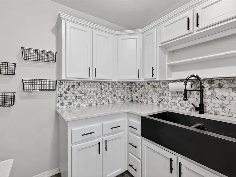 706 Mission Dr — Photo 22