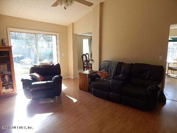 3rd image of 13618 Capistrano Dr S