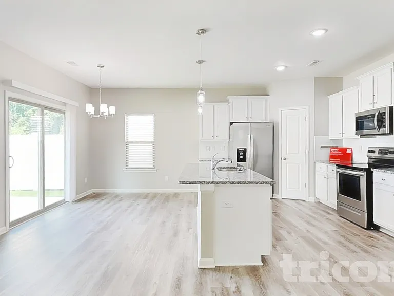 138 Spring Knoll Dr — Photo 3