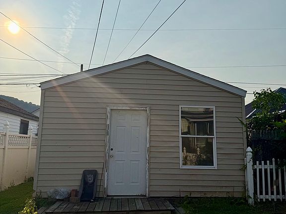 4th image of 1315 6th Ave