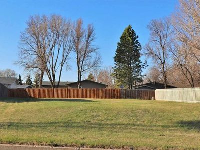 2204 7th Ave SW, Minot, ND, 58701