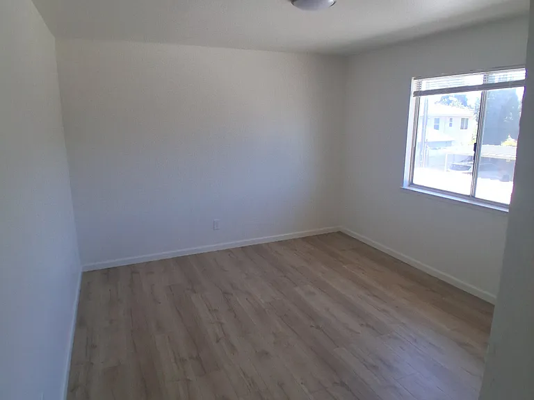 510 E Vine St #J — Photo 6