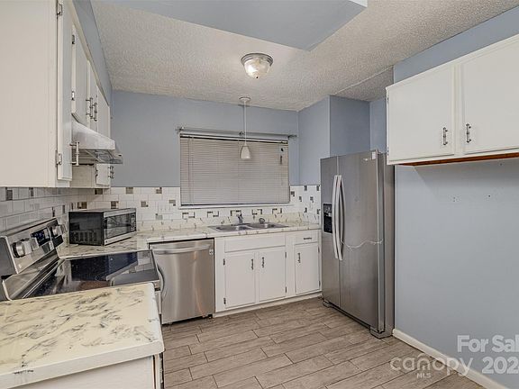 3rd image of 4831 Spring Lake Dr