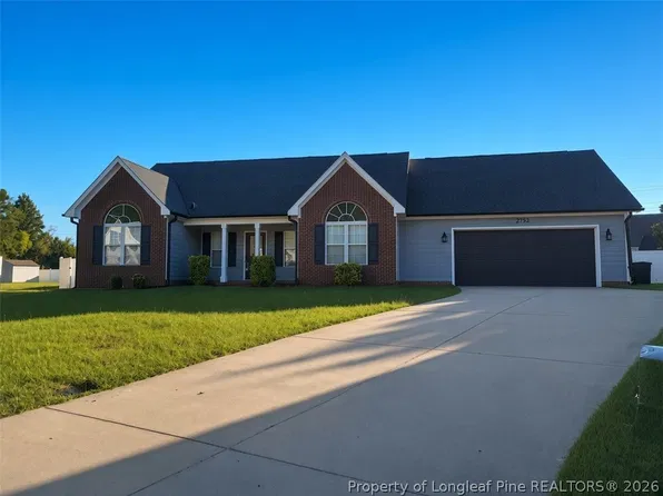 2905 Piney Mountain Dr, Hope Mills, NC 28348