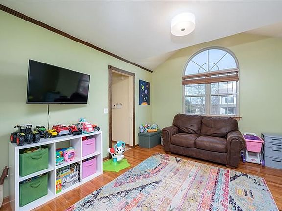 4th image of 502 Saint Phillips Ct