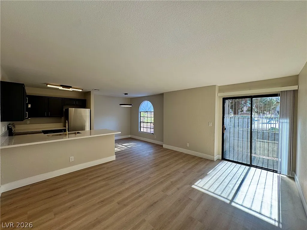 2 bed, 2.0 bath, 896 sqft, $1,250 — Photo 4