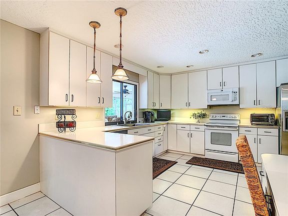 5th image of 305 Woodstead Ln