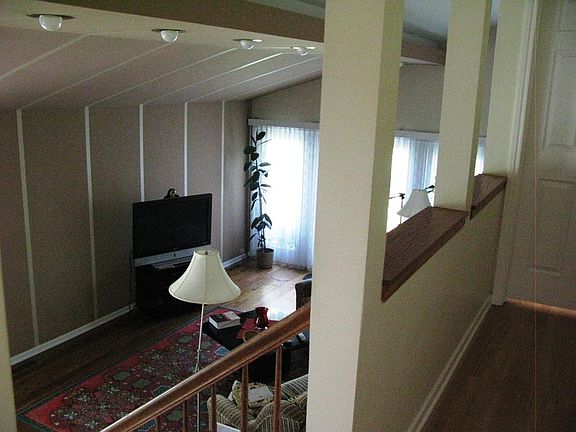 3rd image of 1644 Midland Ave