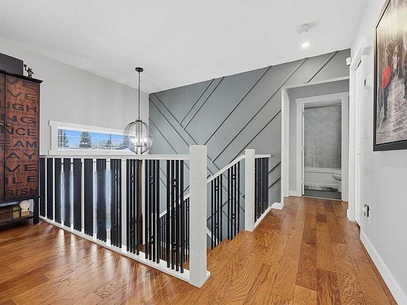 4th image of 1015 NW Maplecroft Rd SE