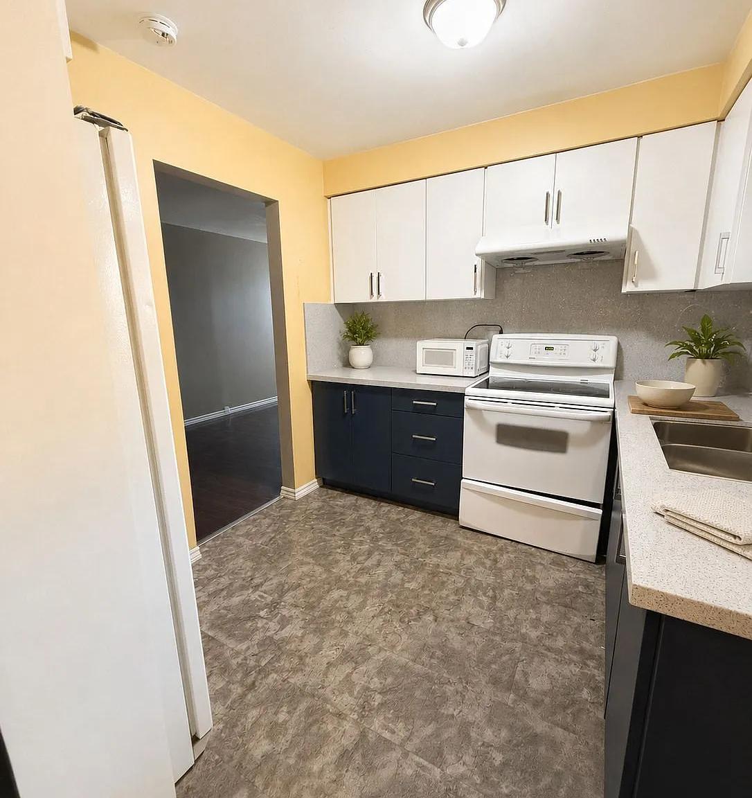 6 bed, $2,100 — Photo 2