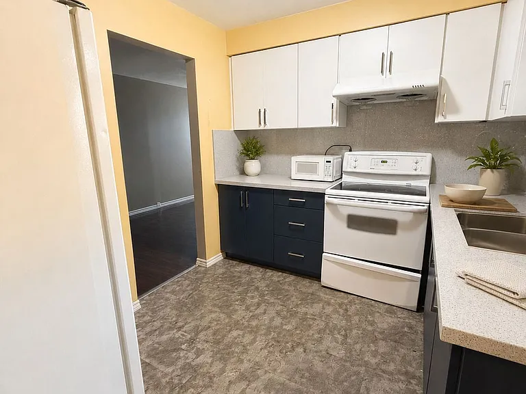 120 Northgate Dr — Photo 2