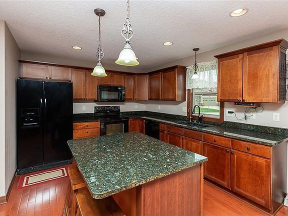 4th image of 1710 SE Heritage Dr