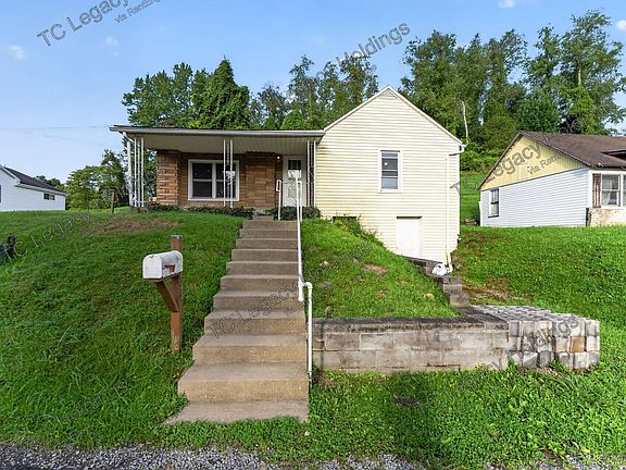 3rd image of 649 Maple St