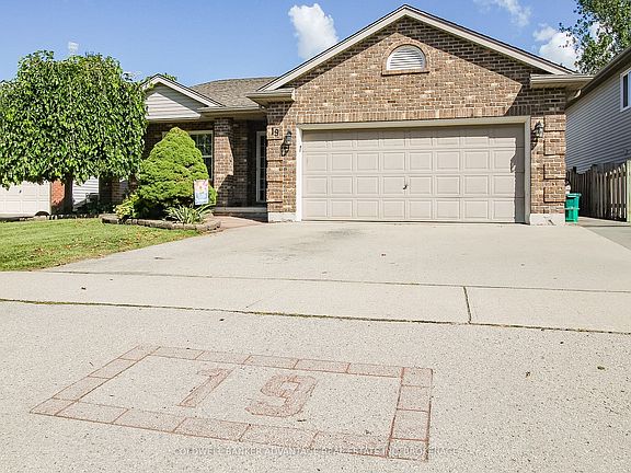 2nd image of 19 Windle Village Cres