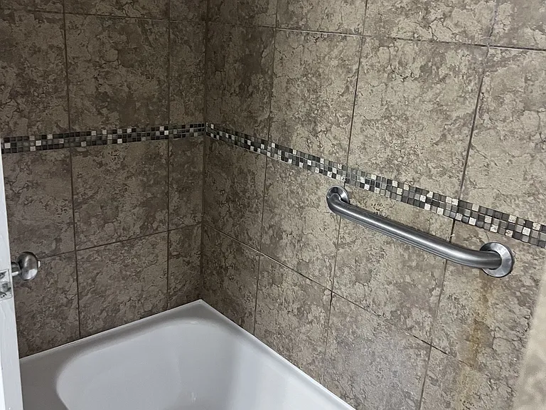 Autumn Creek Apartments — Photo 24