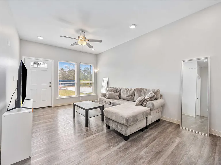 8009 Sterlingshire St #B — Photo 3