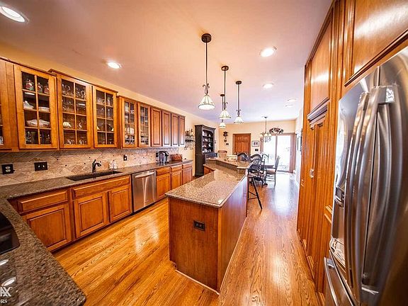4th image of 2040 Clearwood Ct
