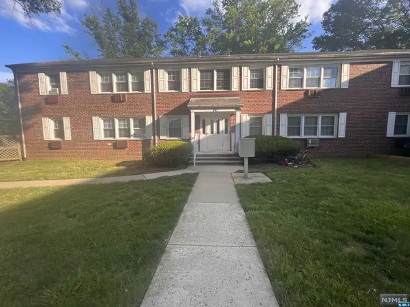 70 Stonehurst Blvd APT B, Freehold, NJ 07728