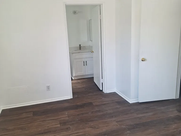 1018 W 93rd St #1 — Photo 6