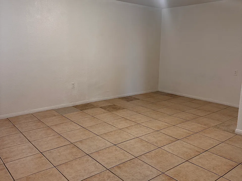 1832 Lewis Ave #4