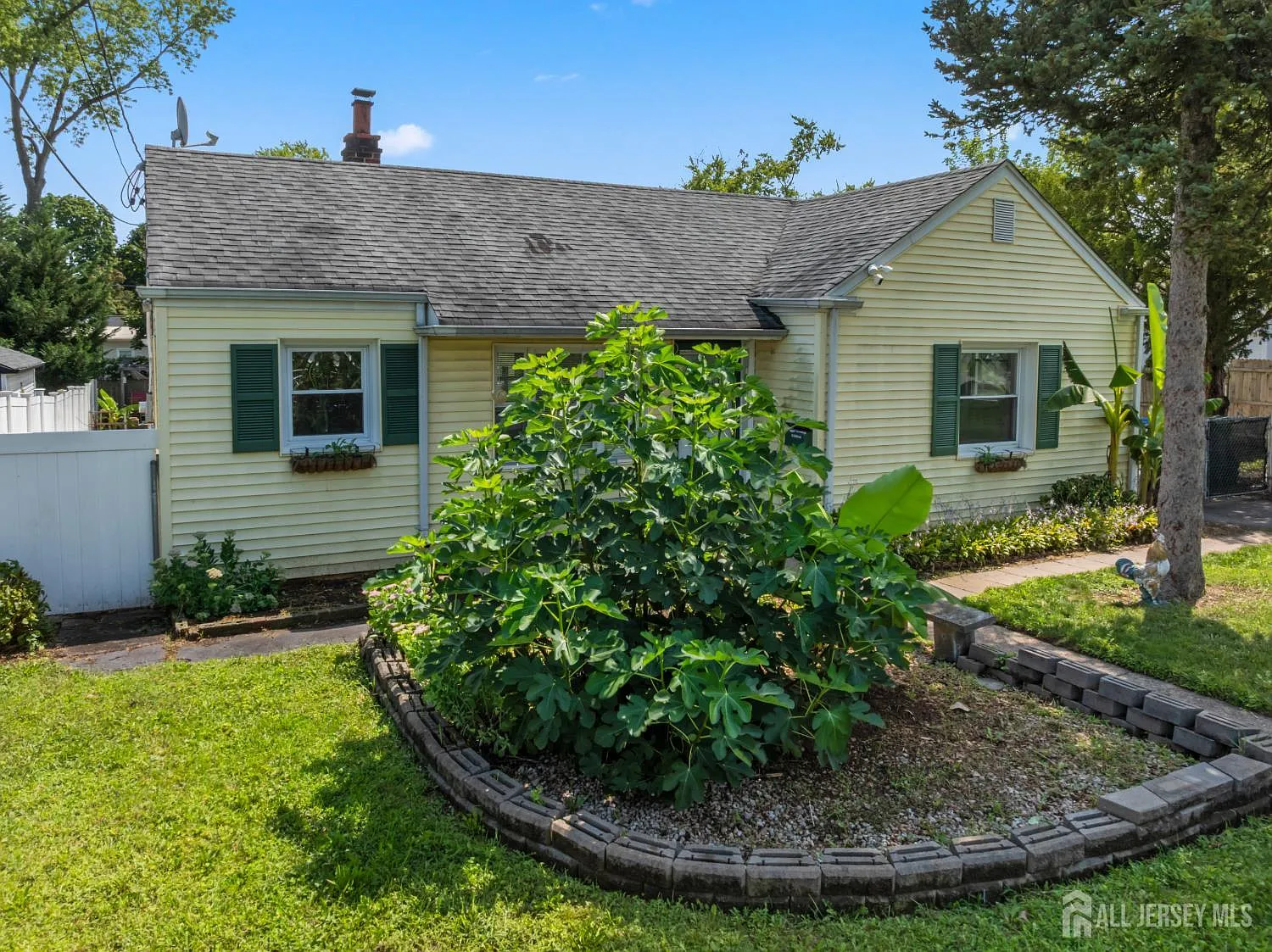 2 bed, 1.5 bath, 1021 sqft, $2,800 — Photo 2