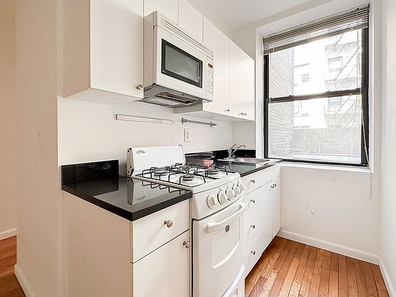3rd image of 149 Sullivan St