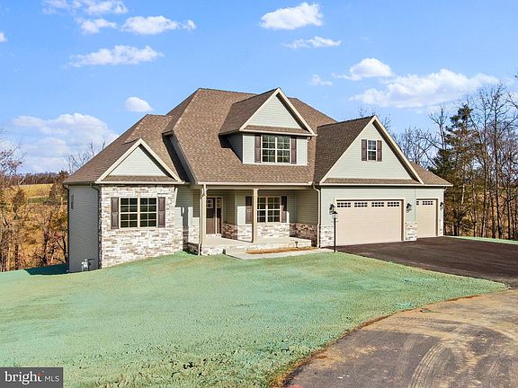 3rd image of 20 Helens Dr