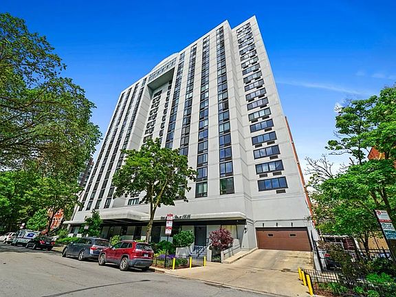 2nd image of 1221 N Dearborn Pkwy #612N
