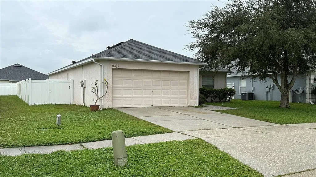 4 bed, 2.0 bath, 1544 sqft, $2,100 — Photo 2