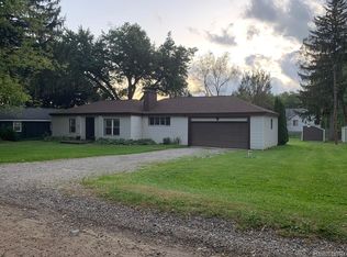823 Charlton Blvd, White Lake, MI