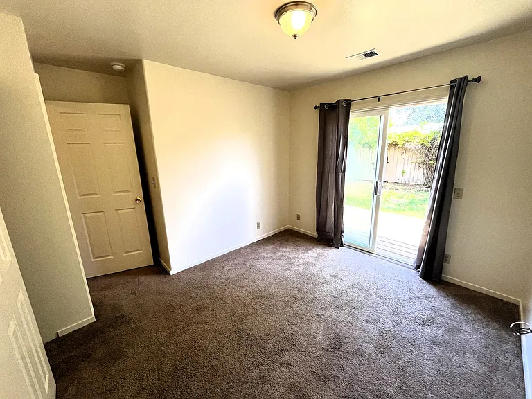 2025 Thiel Ave — Photo 17