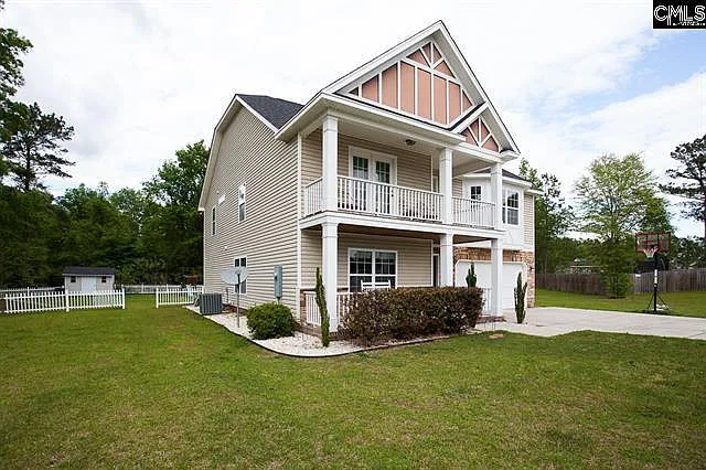 5 bed, 2.5 bath, 3108 sqft, $2,500 — Photo 2